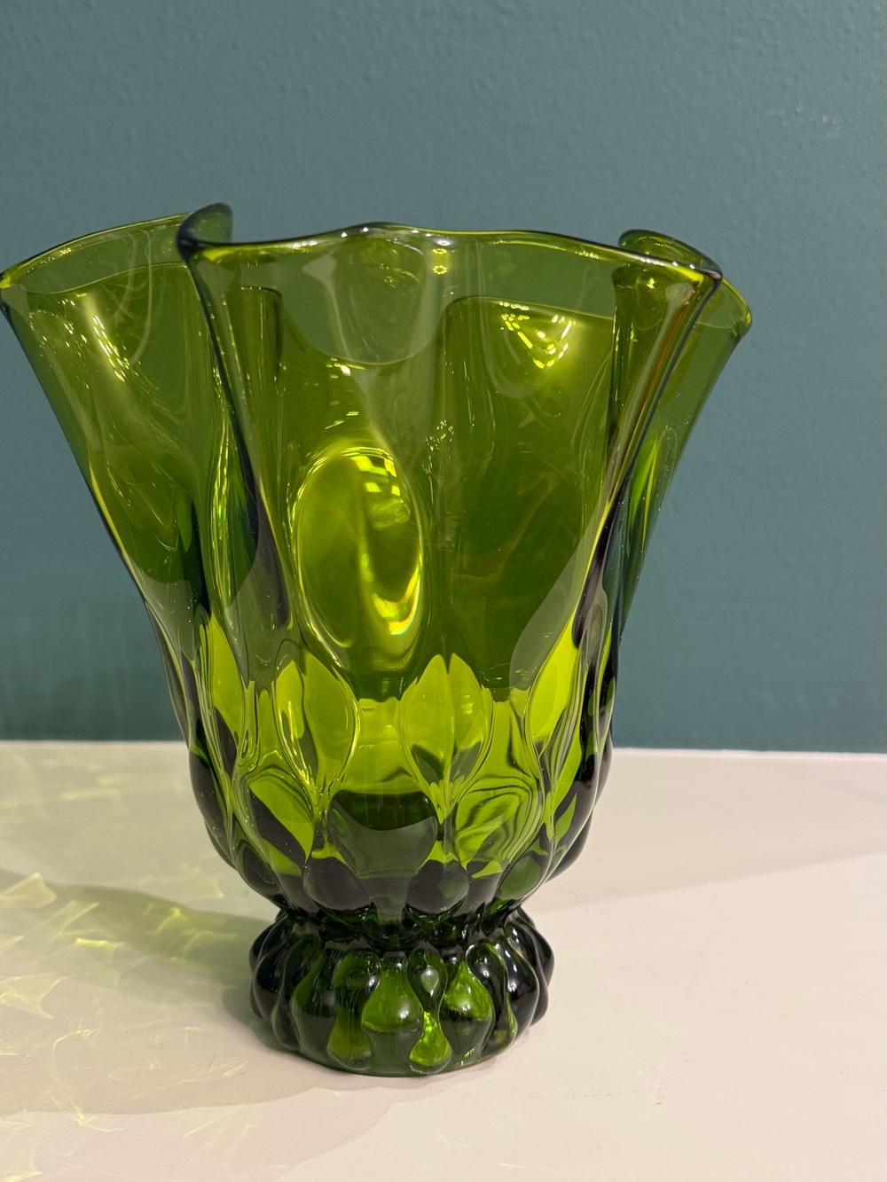 Vintage Viking Glass #1552 Green Pulled Bubble Base 9” Crimped Vase Ruffle MCM